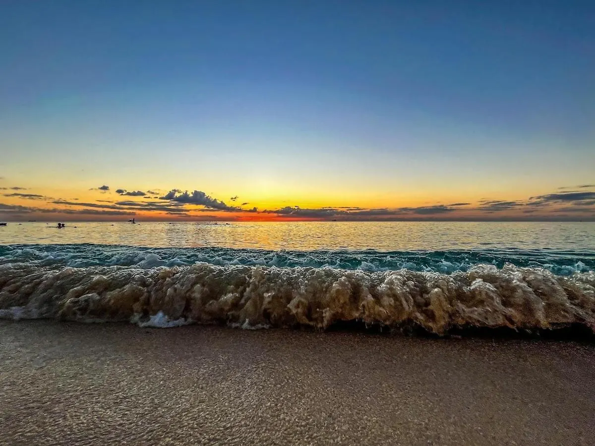 Seagull Condominiums Unit # 1 Grand Cayman Apartamento