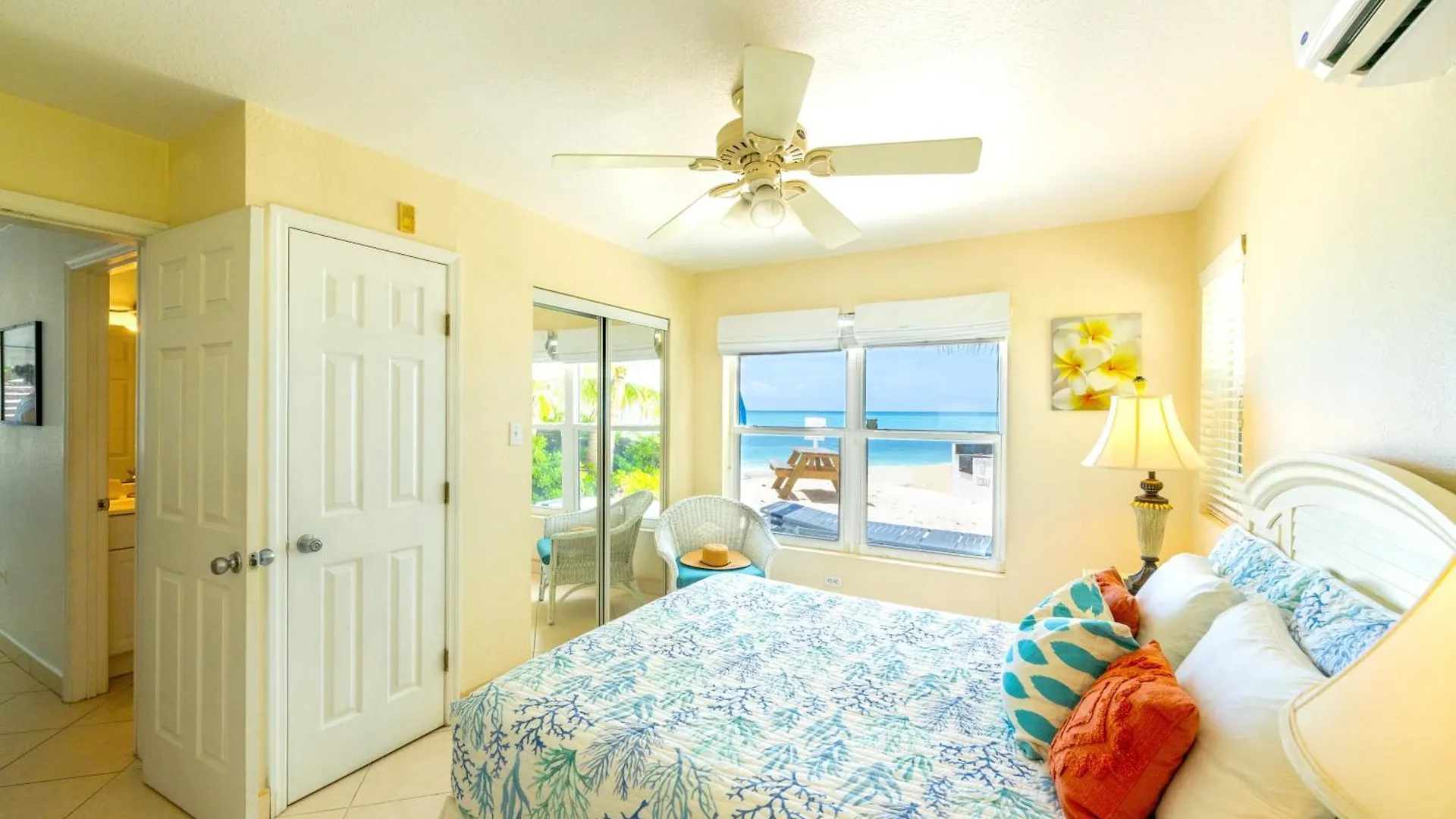 Seagull Condominiums Unit # 1 Grand Cayman Apartamento